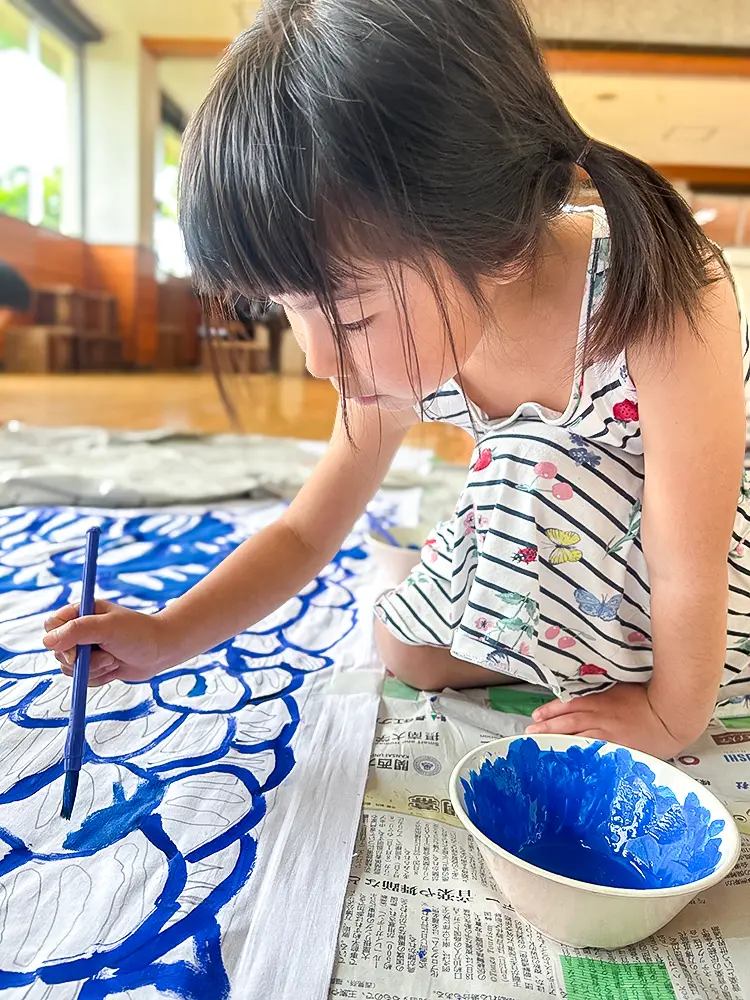鯉のぼりを製作する様子