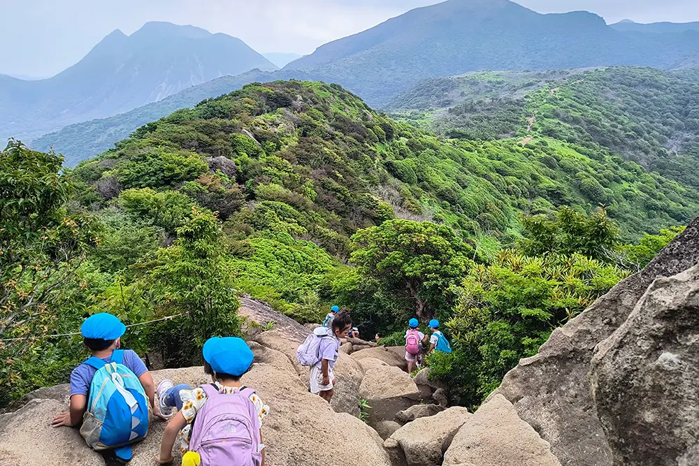 九重連山登山の様子